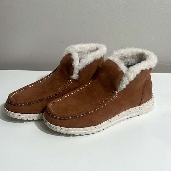 "Coastal Comfort: Ocean Breeze Booties" - Picture 1 of 5